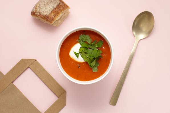 Tomato soup with ginger and koriander © soup en zo